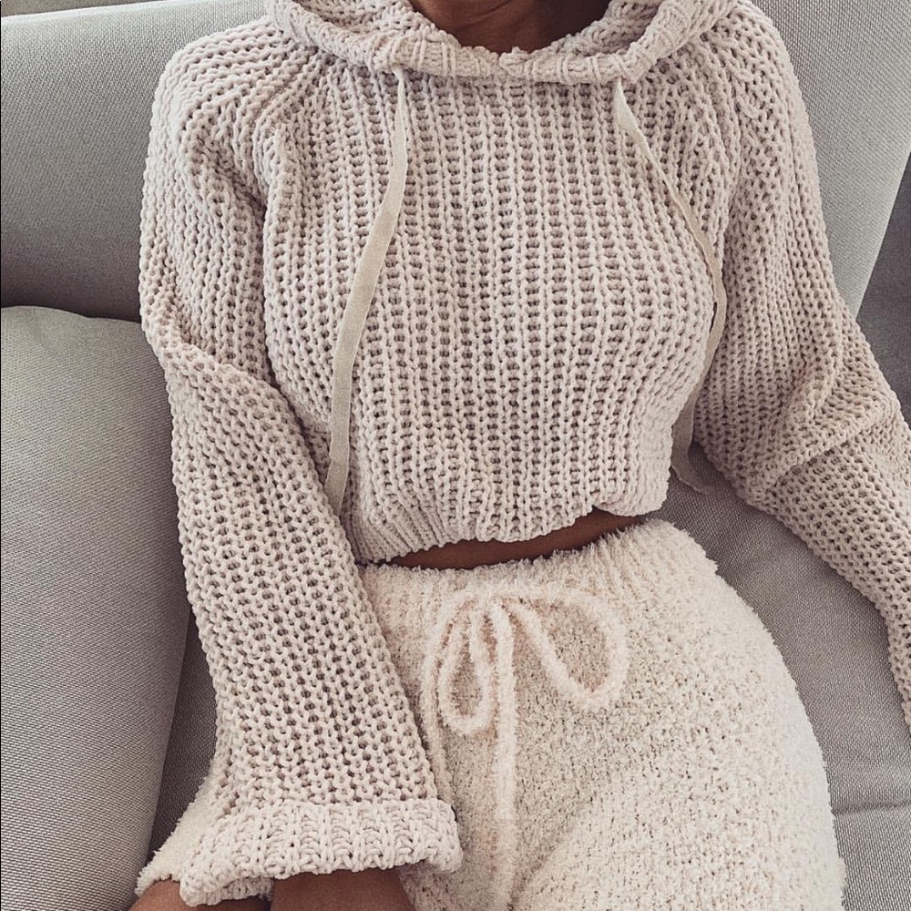 CHUNKY KNIT HOODED SWEATER